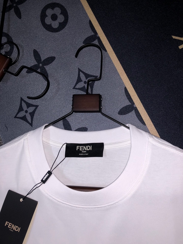 ブランドTシャツ細部ディテール